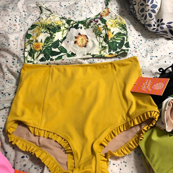 NWT Kortni Jeane whimsical floral XL v’d crop - Picture 4 of 8